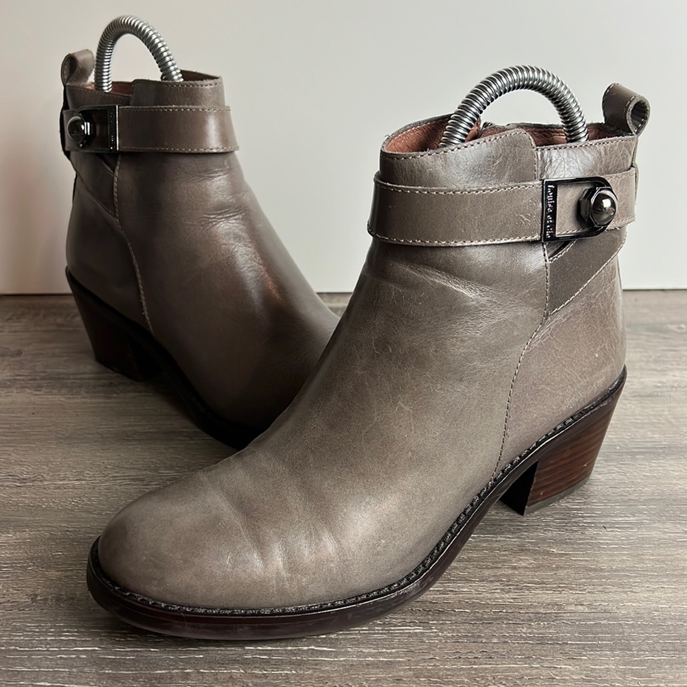Louis Et Cie Vincenzo leather boots Womens size 7/EU37 EUC!